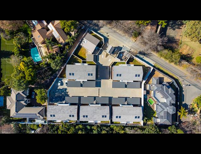 3 BEDROOM APARTMENT FOR SALE IN BRYANSTON